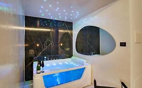 Distinto Suite & Rooms