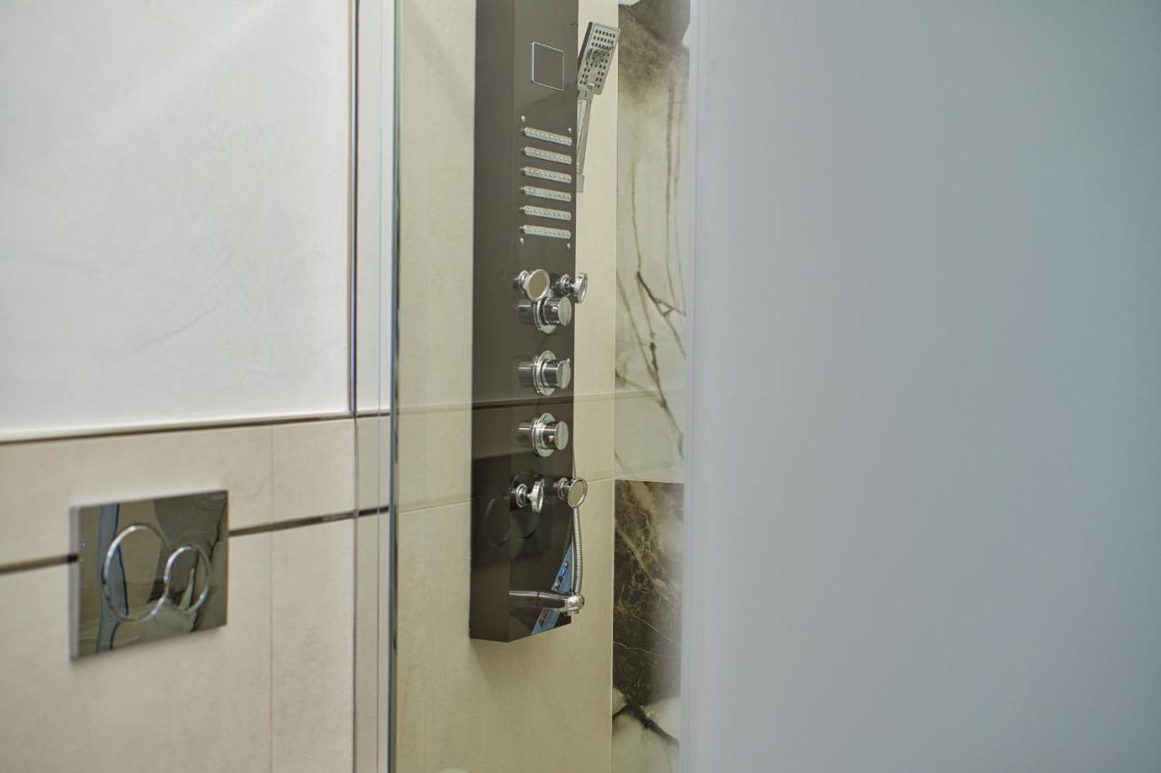 Distinto Suite & Rooms Λέτσε Εξωτερικό φωτογραφία